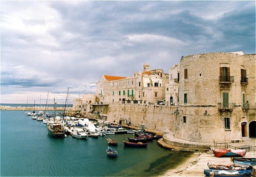 Ferienwohnung Palazzo Morola XIV Century Giovinazzo Exterior foto