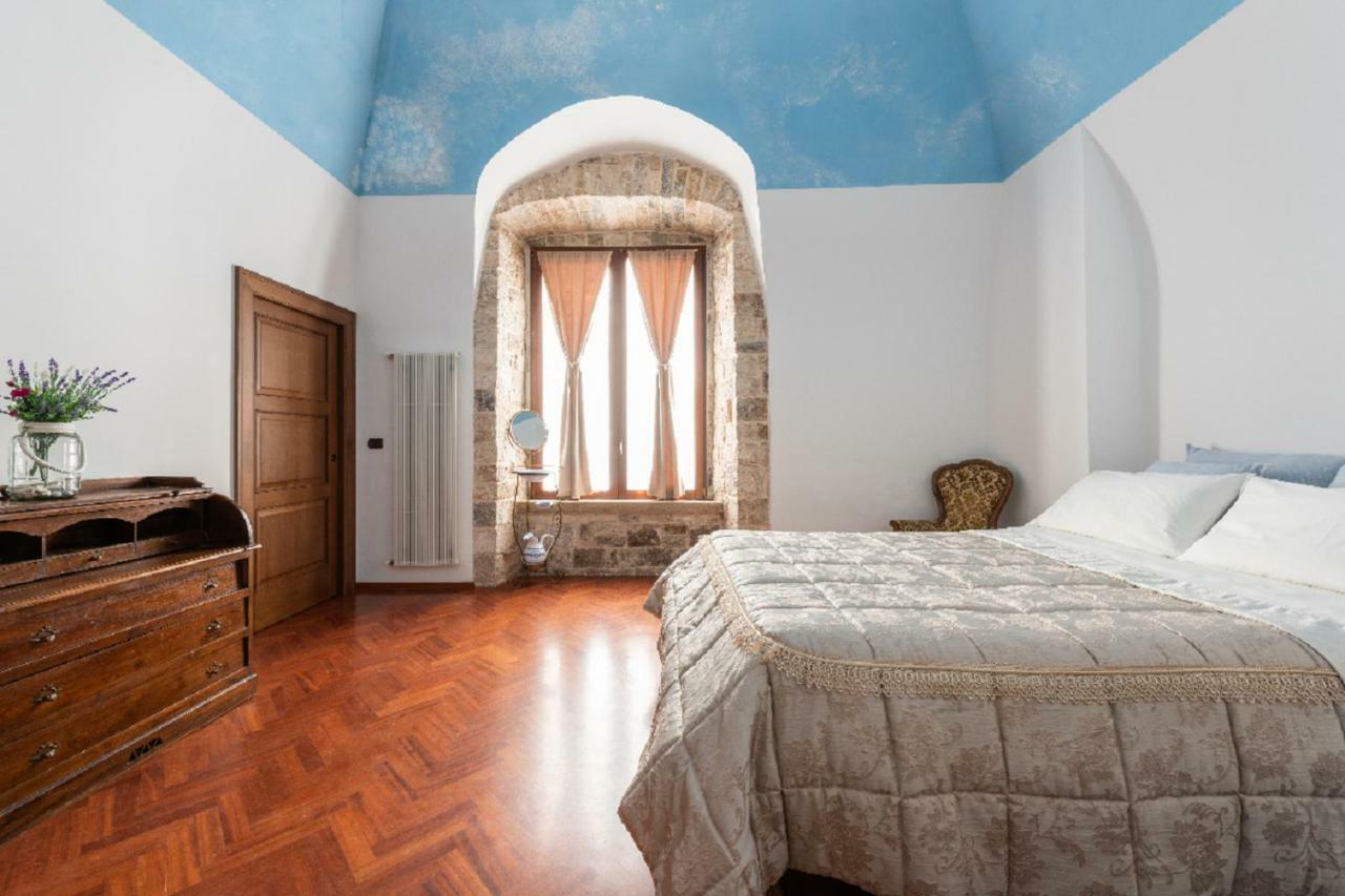 Ferienwohnung Palazzo Morola XIV Century Giovinazzo Exterior foto
